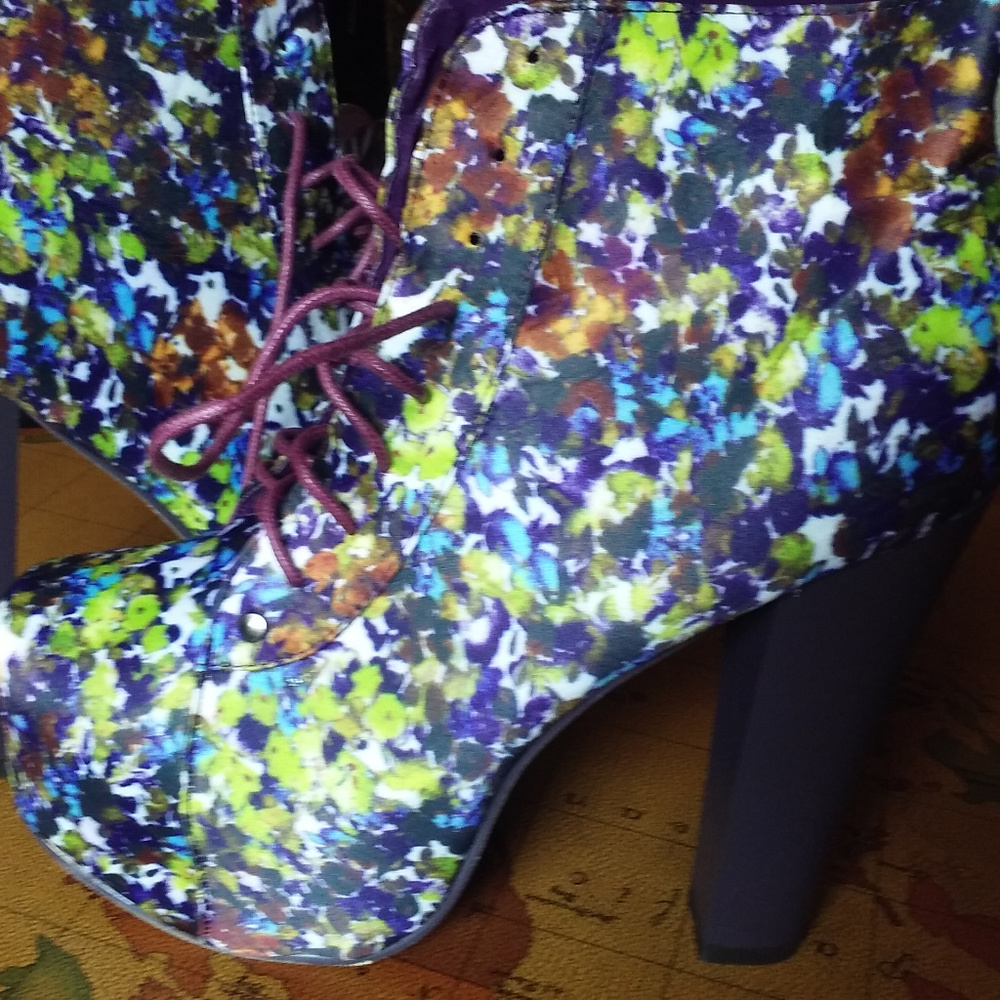 NEW Floral Print Chunky Heel Booties